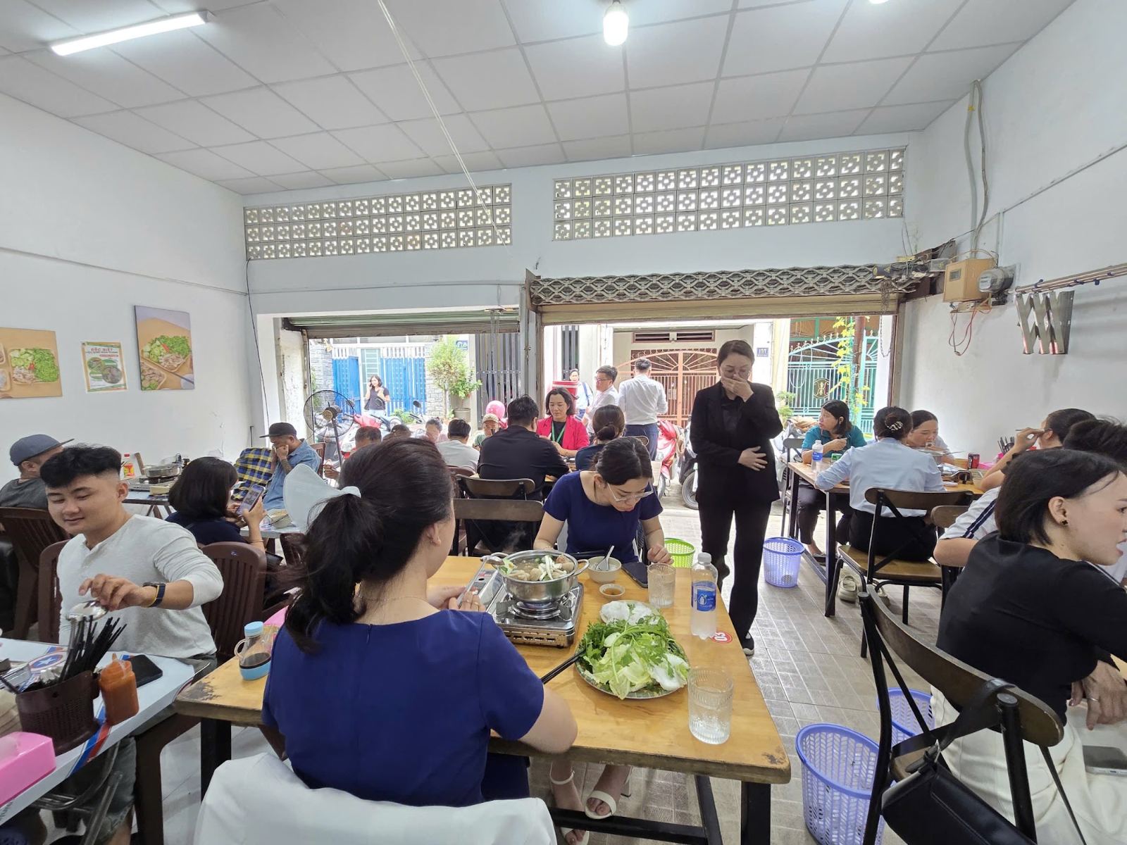 Mạ Tôi Bình Dương (Chi Nhánh Đầu Tiên) - Lẩu Khổ Qua Rừng 17/6 Huỳnh Văn Nghệ - Không gian bên trong