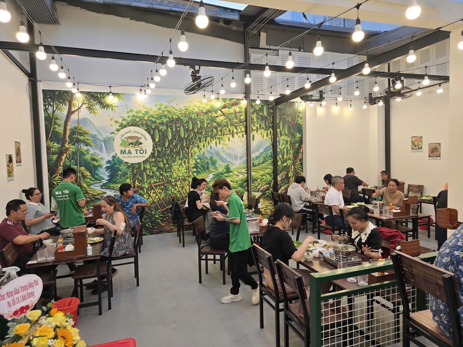 Mạ Tôi Tân Bình - Lẩu Khổ Qua Rừng 1L Bình Giã - Không gian bên trong