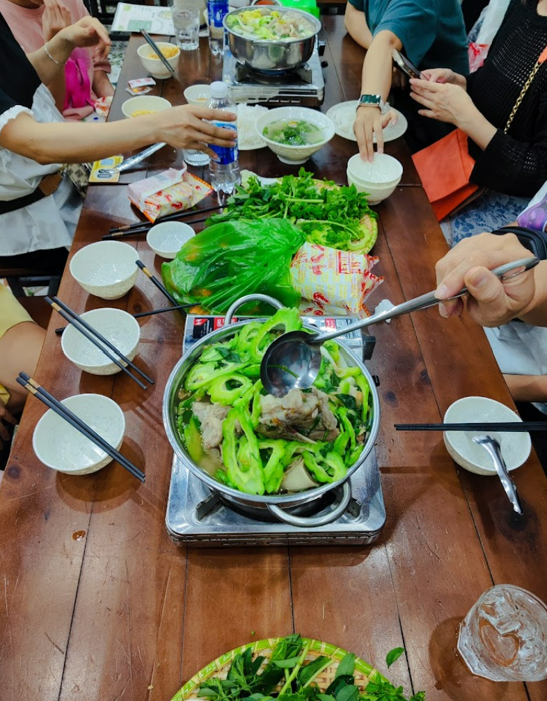 Mạ Tôi Bình Dương - Lẩu Khổ Qua Rừng 129A Thích Quảng Đức - Phòng riêng