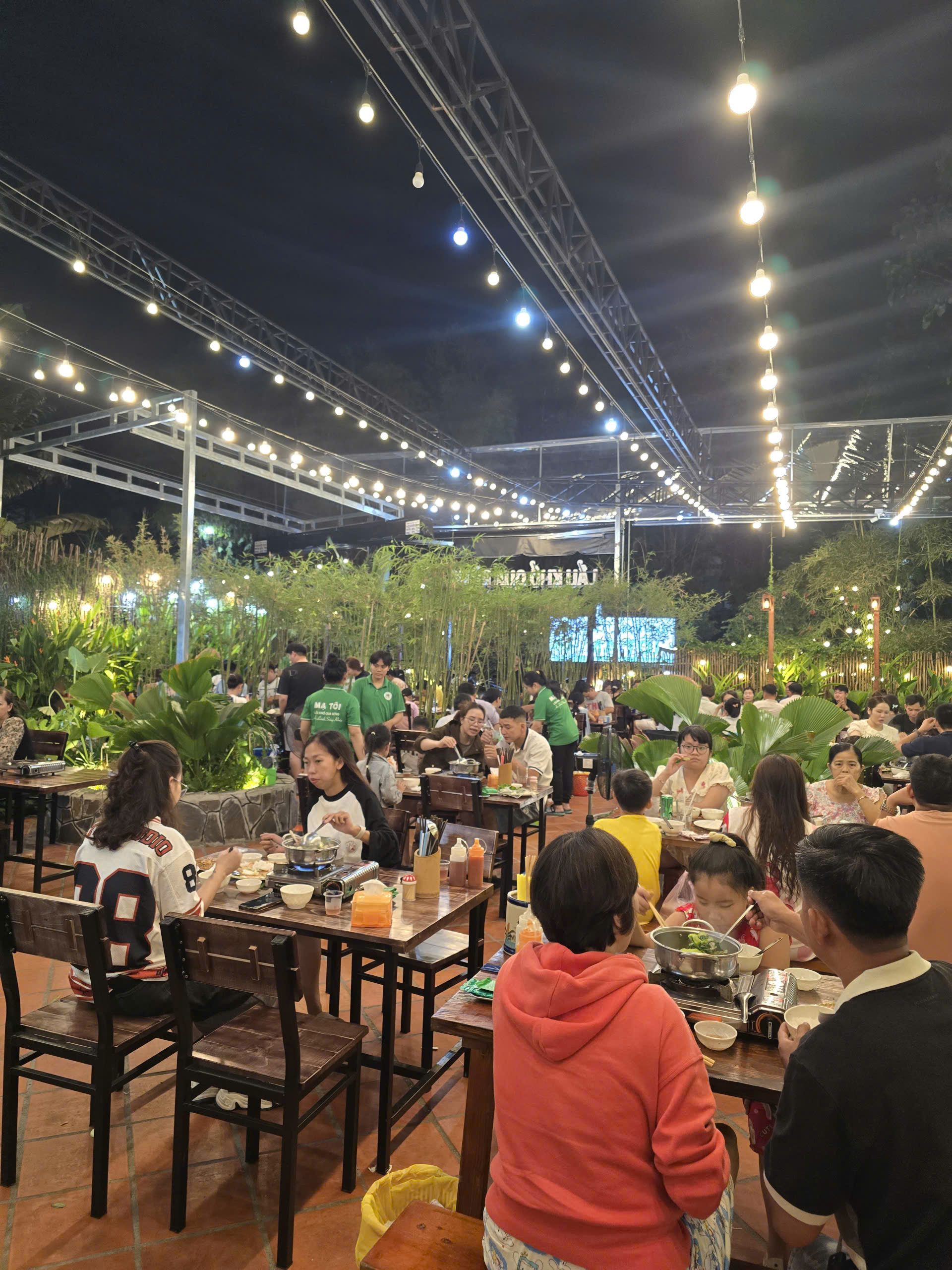 Mạ Tôi Bình Dương - Lẩu Khổ Qua Rừng 933 Cách Mạng Tháng Tám - Phòng riêng